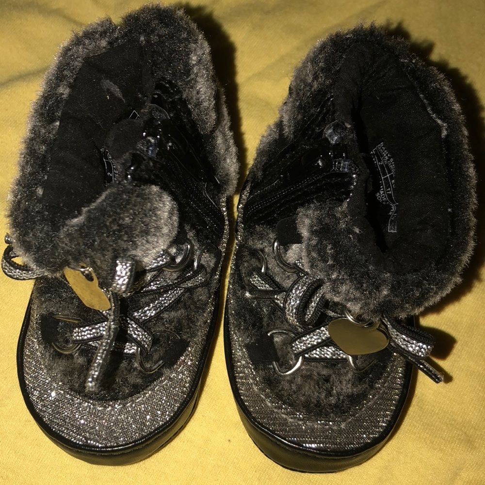 Baby designer snow boots, new never worn
